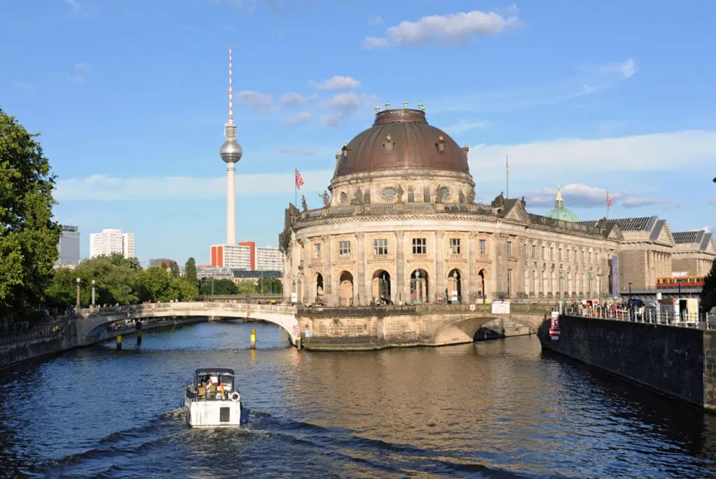 Berlin Bodemuseum abends
